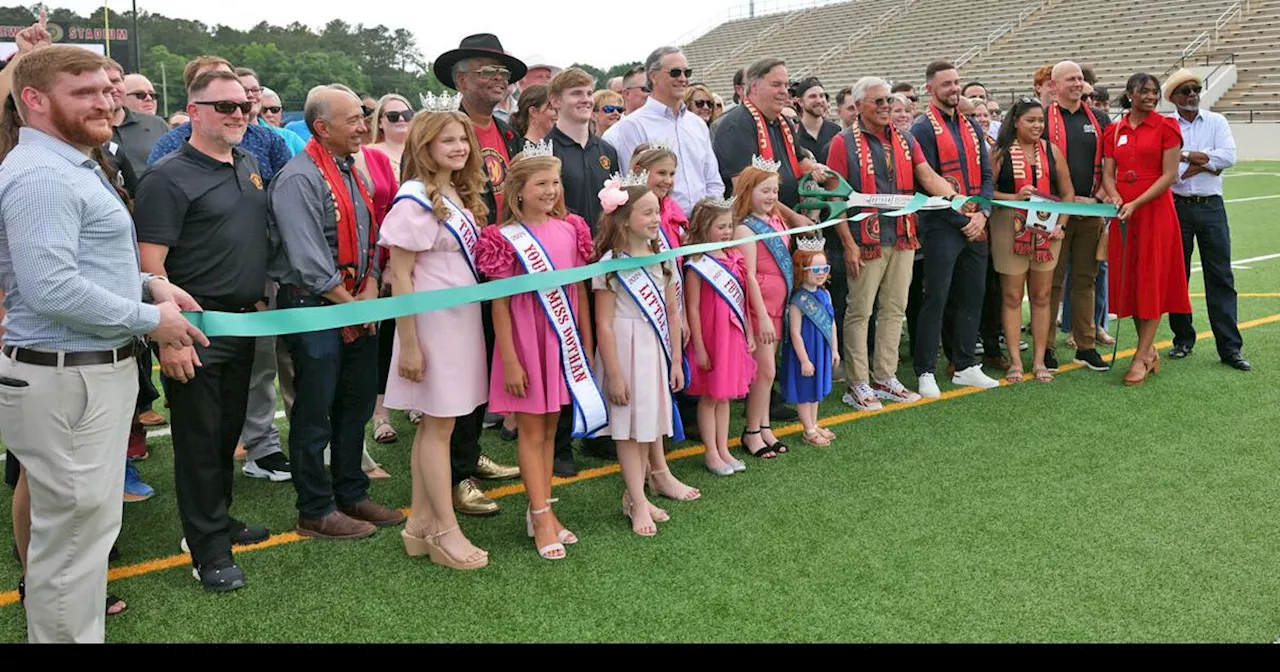 Dothan United Dragons greeted by fans at Rip Hewes Stadium during ribbon cutting