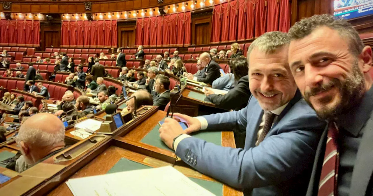 Pozzolo e la sparatoria di Capodanno con ferito, Nordio “copre” Delmastro: legittime…