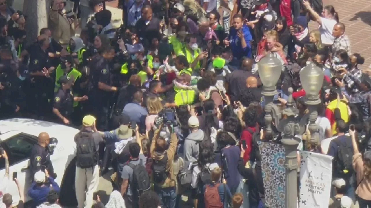 Pro-Palestine USC demonstration broken up by law enforcement