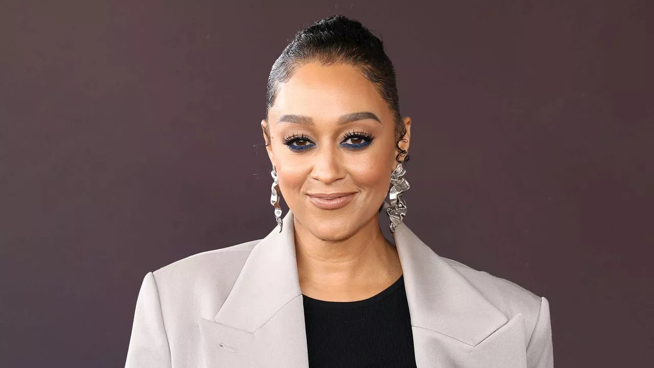 It's Not Every Day You See Knee-Length Twists Like Tia Mowry's — See Photos