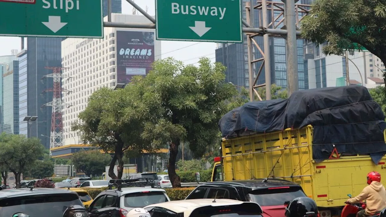 Membolehkan ”Busway” untuk Umum Saat Macet Tidak Adil bagi Penumpang Transjakarta