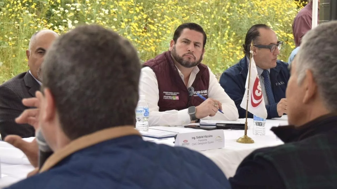 Ismael Burgueño dialoga con representantes del sector de la construcción y la vivienda de Tijuana