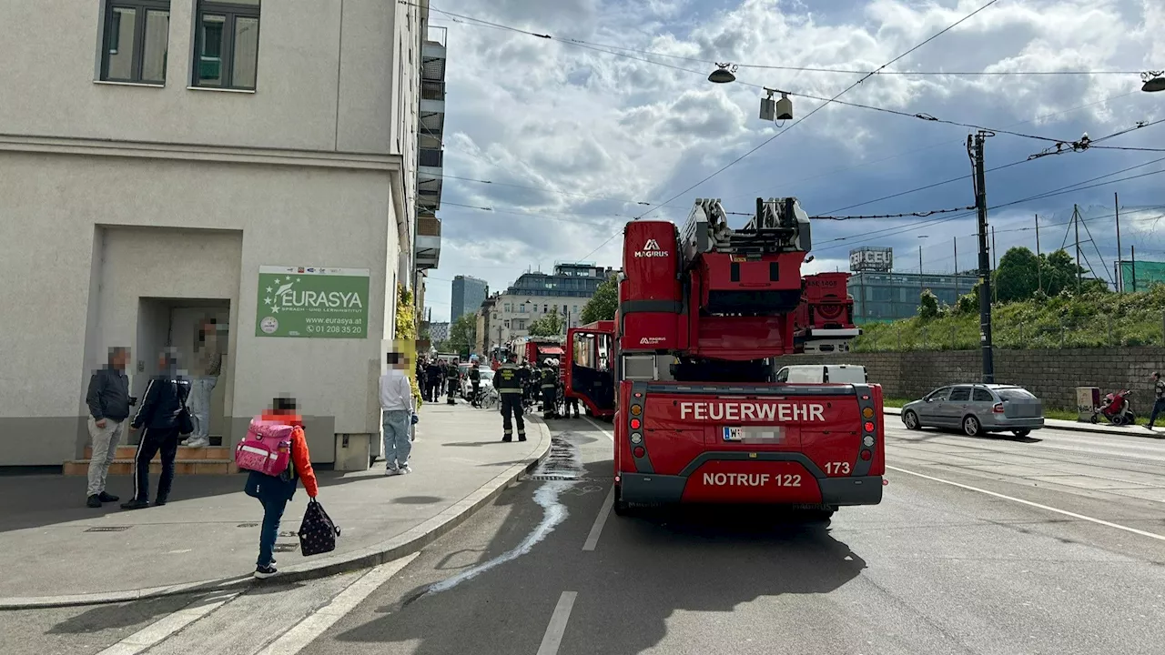 Brand in Favoriten, Familie muss vor Flammen flüchten