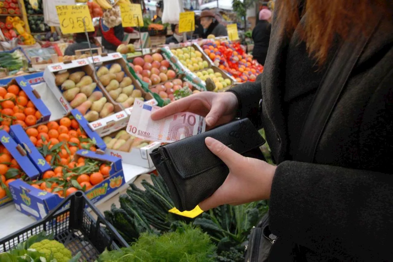 Meteo pazzo e danni all'agricoltura, aumentano i prezzi: fragole +30%, asparagi +25%, frutta +20%