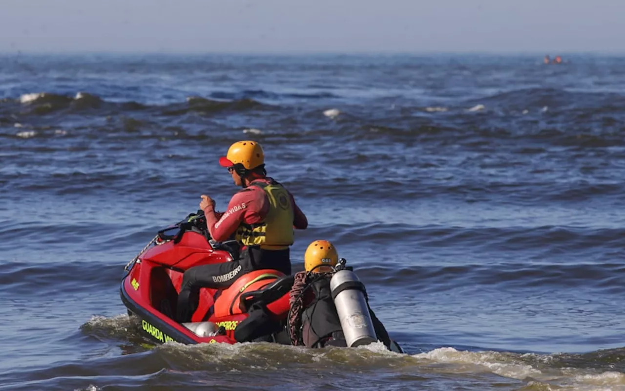 Bombeiros entram em sexto dia de buscas por desaparecido na Praia da Barra