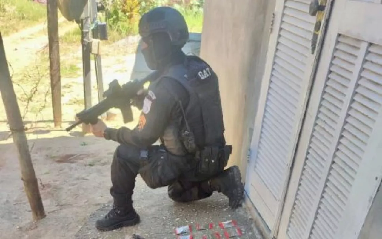 Menor é apreendido com armas e drogas após atirar contra equipe da PM em Araruama