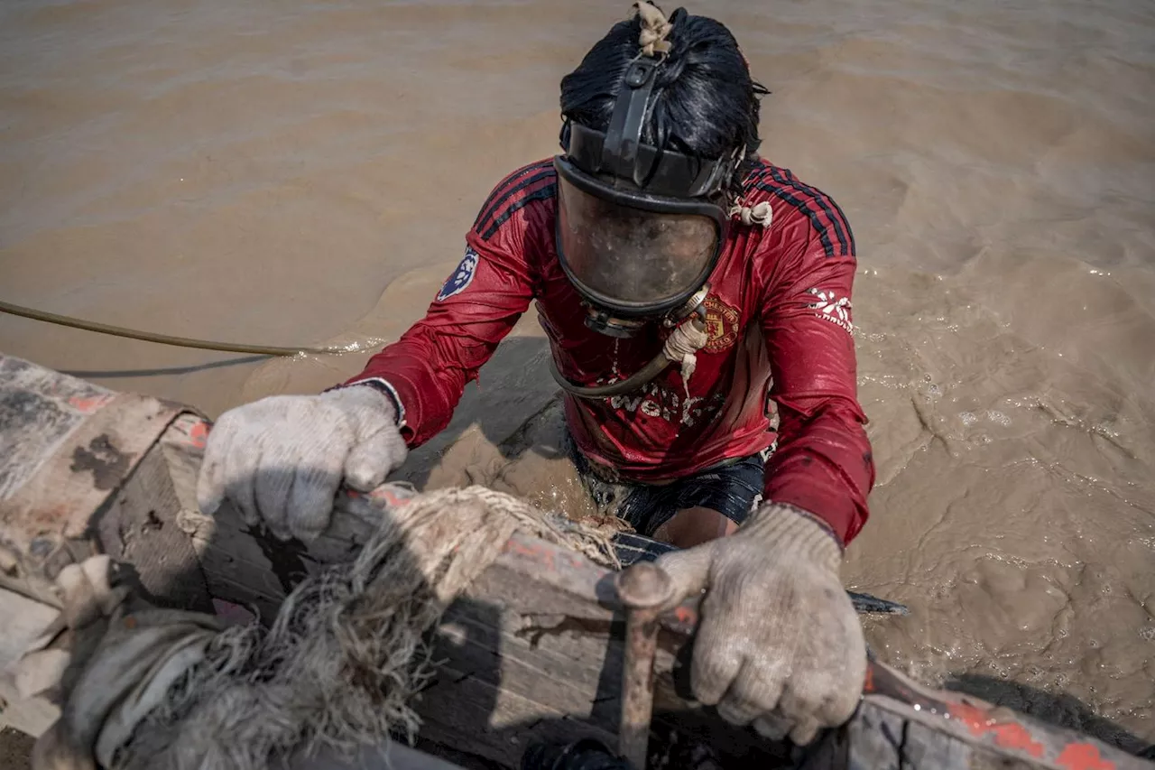 En Birmanie, avec les chasseurs d'épaves du fleuve Yangon