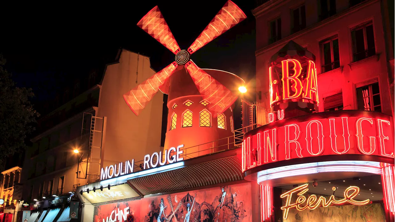 À Paris, le Moulin Rouge a perdu ses ailes (et quelques lettres) dans la nuit