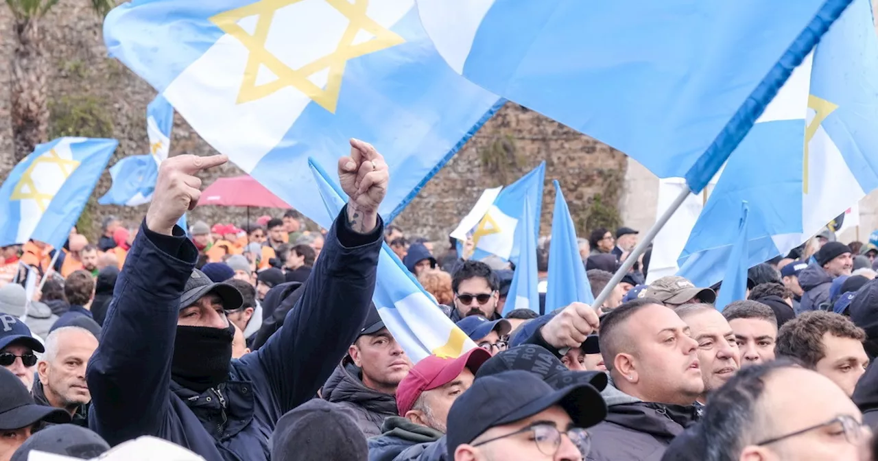 25 aprile l&#039;urlo in arabo in piazza: &#034;Ebreo cane&#034;