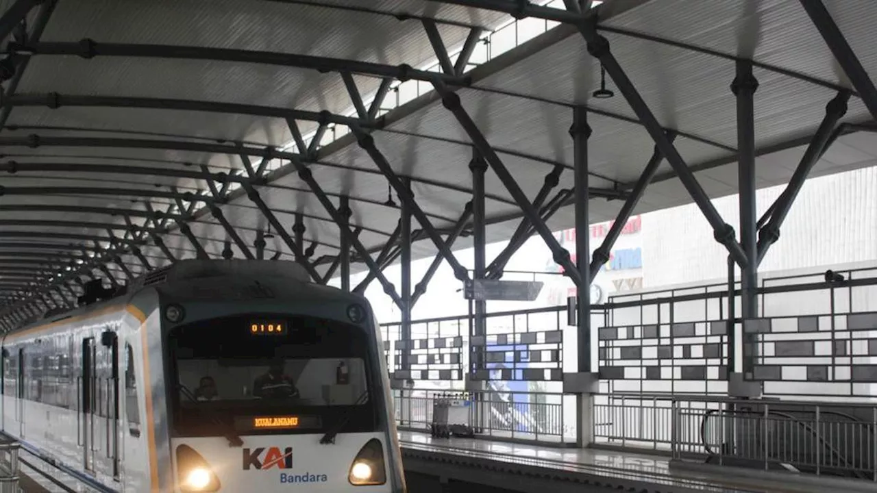 Penumpang KA Bandara Medan Pulang dengan Senyum, Barang Berharganya Ditemukan Petugas Jujur