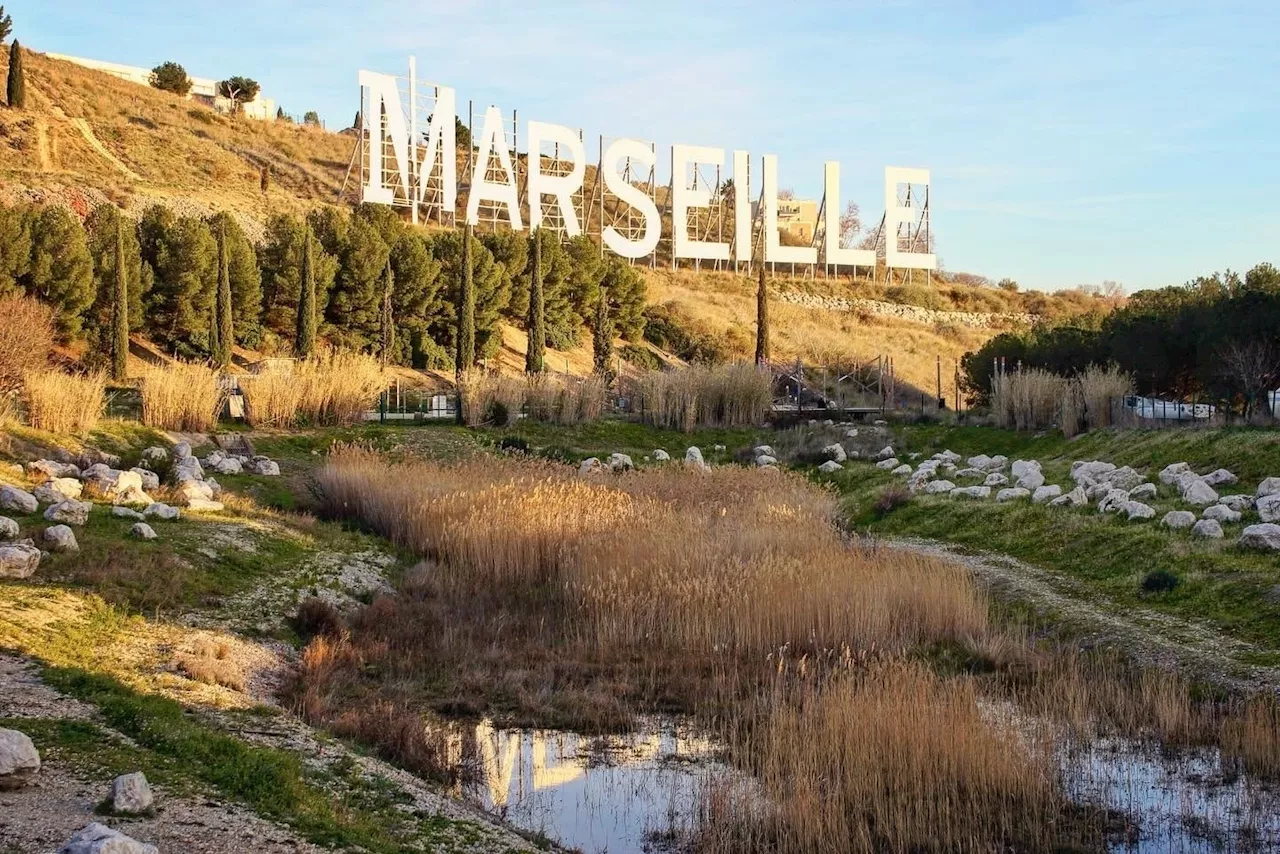 Les lettres géantes « Marseille » se refont une beauté avant l’arrivée de la flamme