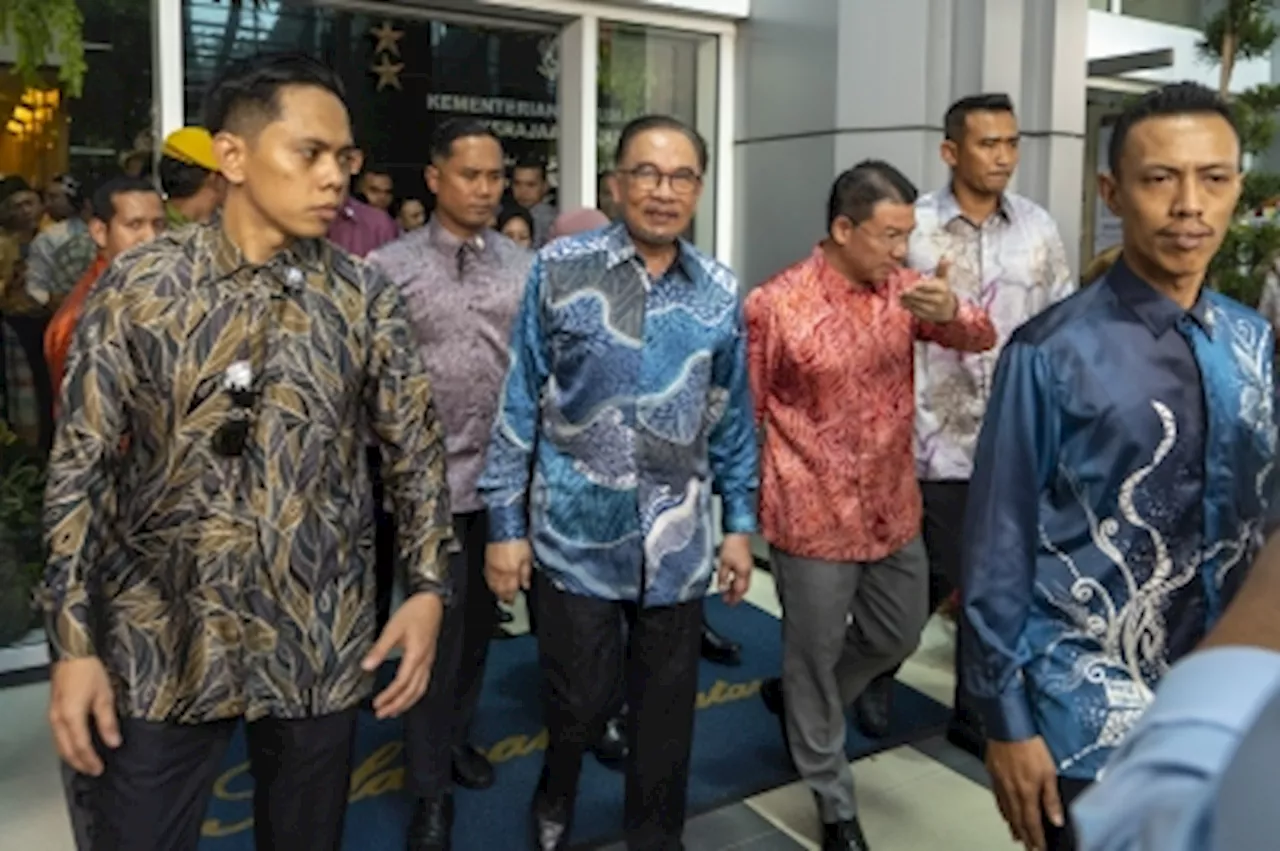 Speed, efficiency vital in task execution, PM Anwar tells civil servants