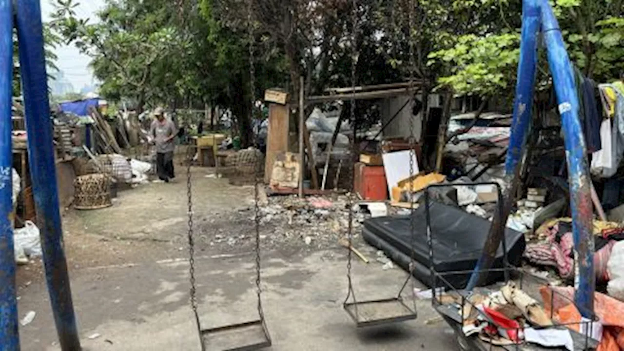 Prihatin Taman Jati Pinggir di Tanah Abang, Jakarta Pusat Berubah jadi Lapak PKL dan Penampungan