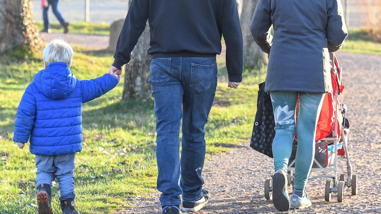 Mehr Kindergeld erst 2025? Was Eltern jetzt wissen müssen