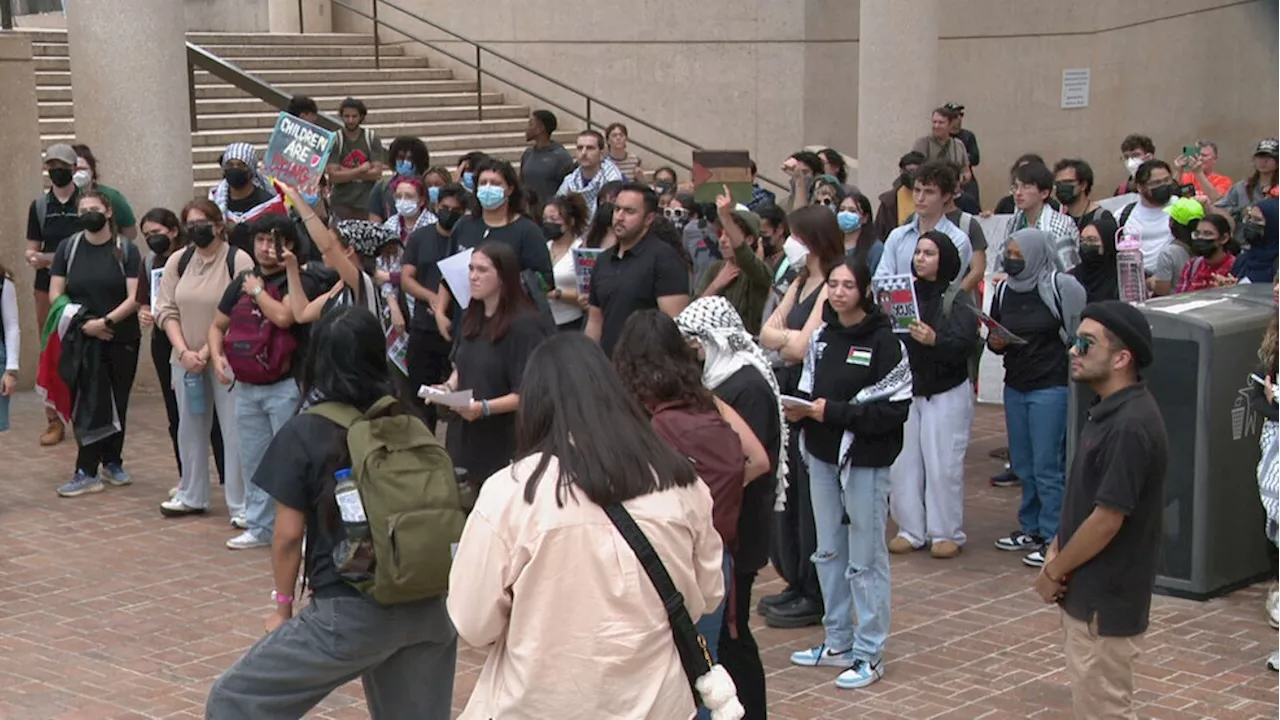 Students protest the Israeli-Gaza war at UTSA