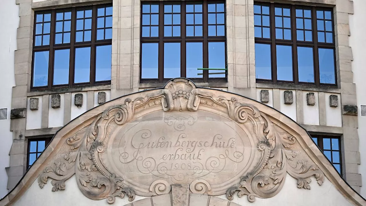 Thüringen: Gedenken an Opfer des Schulmassakers am Gutenberg-Gymnasium