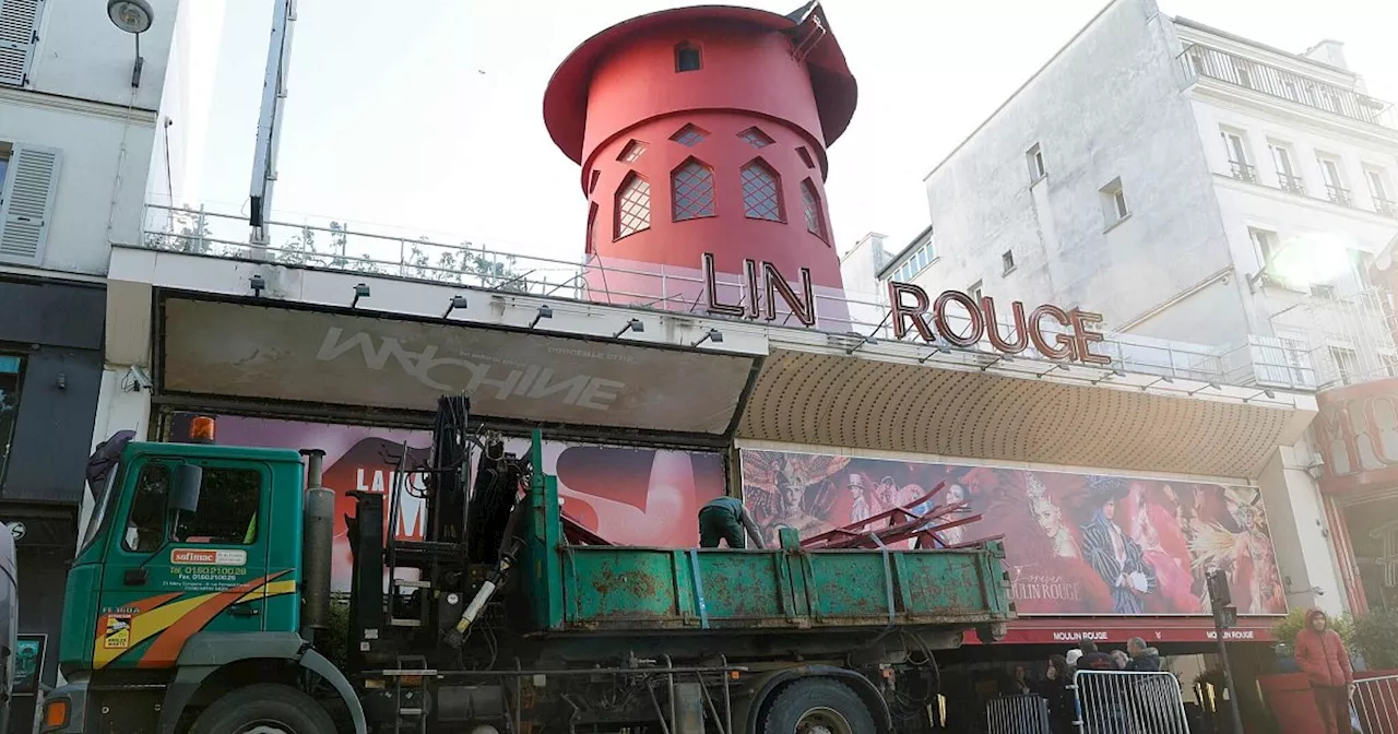 Mühlrad des Pariser Cabarets Moulin Rouge stürzt ab