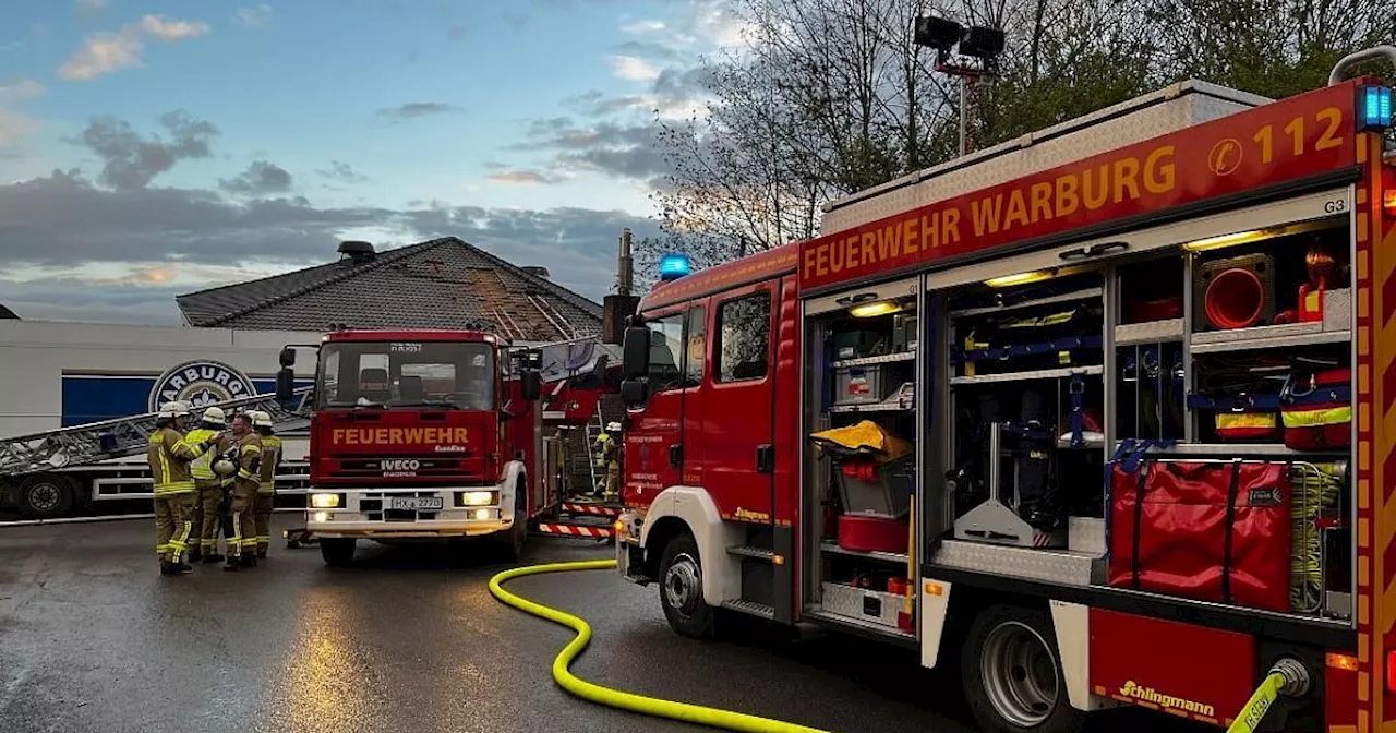 Update: Acht Schützen nach Feuer in Gemeindehalle in Warburger Ortsteil verletzt