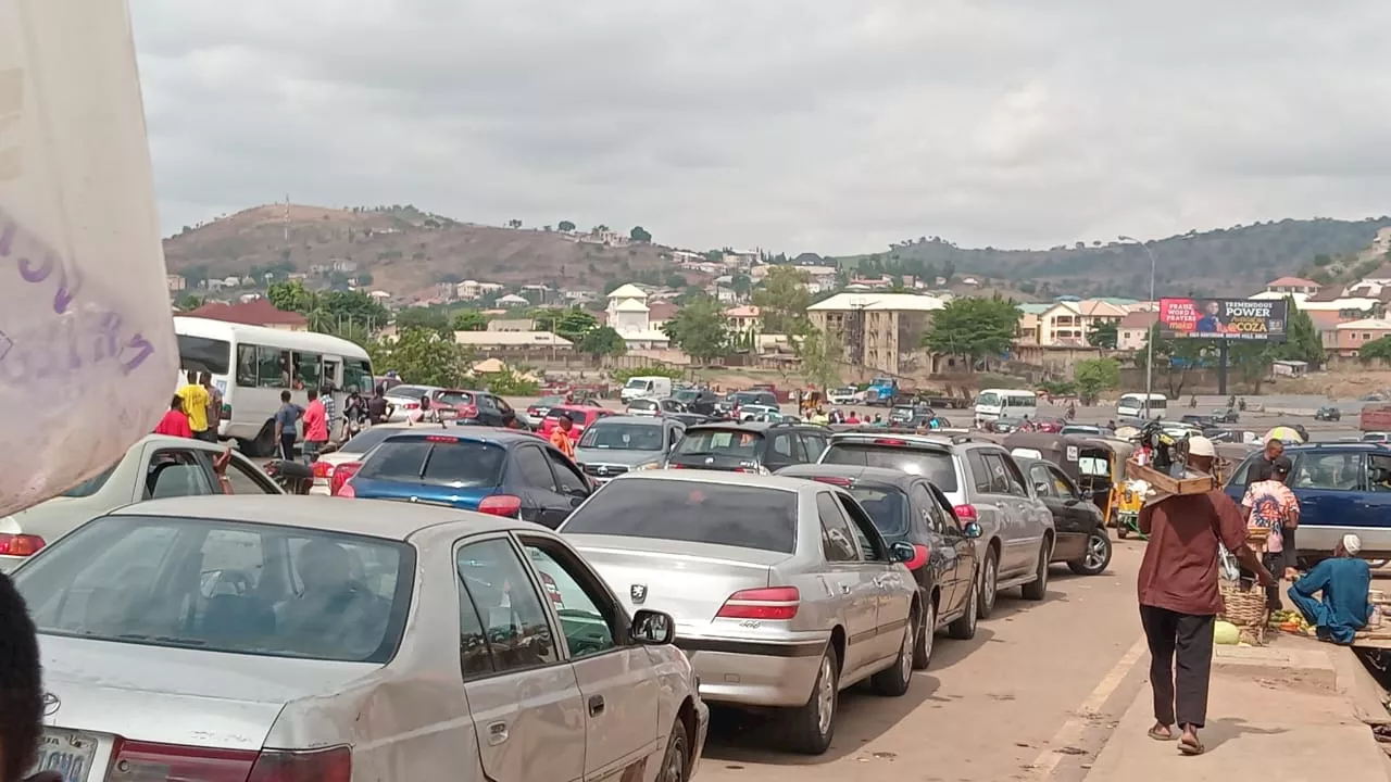 Residents lament as petrol queues resurface in Abuja