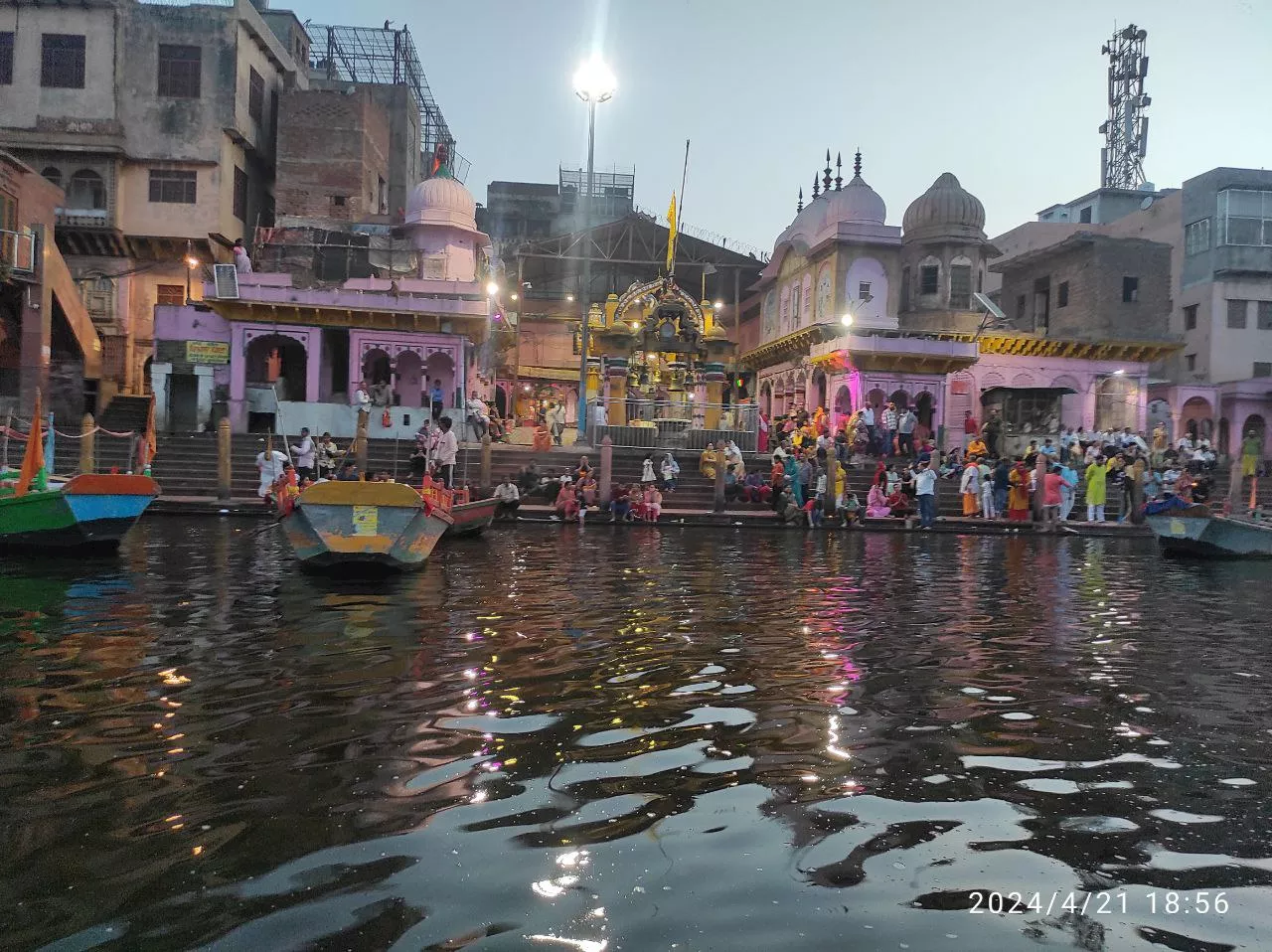 शिकायत करें गोपियां, पूछे कान्हा की नगरी दशक बाद भी क्यों रीती ‘‘राधा की गगरी’’