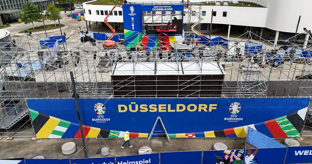 Düsseldorf: Am Schauspielhaus wird die Fanzone für die Euro 2024 aufgebaut​