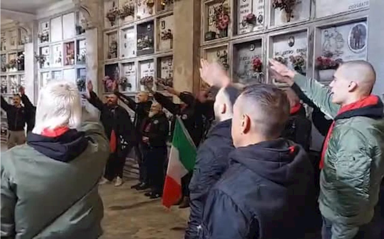 Varese, saluti romani dei neofascisti al cimitero: 'Ricordiamo i veri eroi'. VIDEO