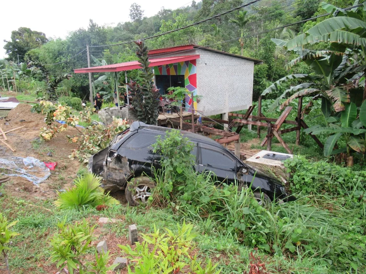 Motorcyclist sheltering from rain dies after being hit by SUV in Papar