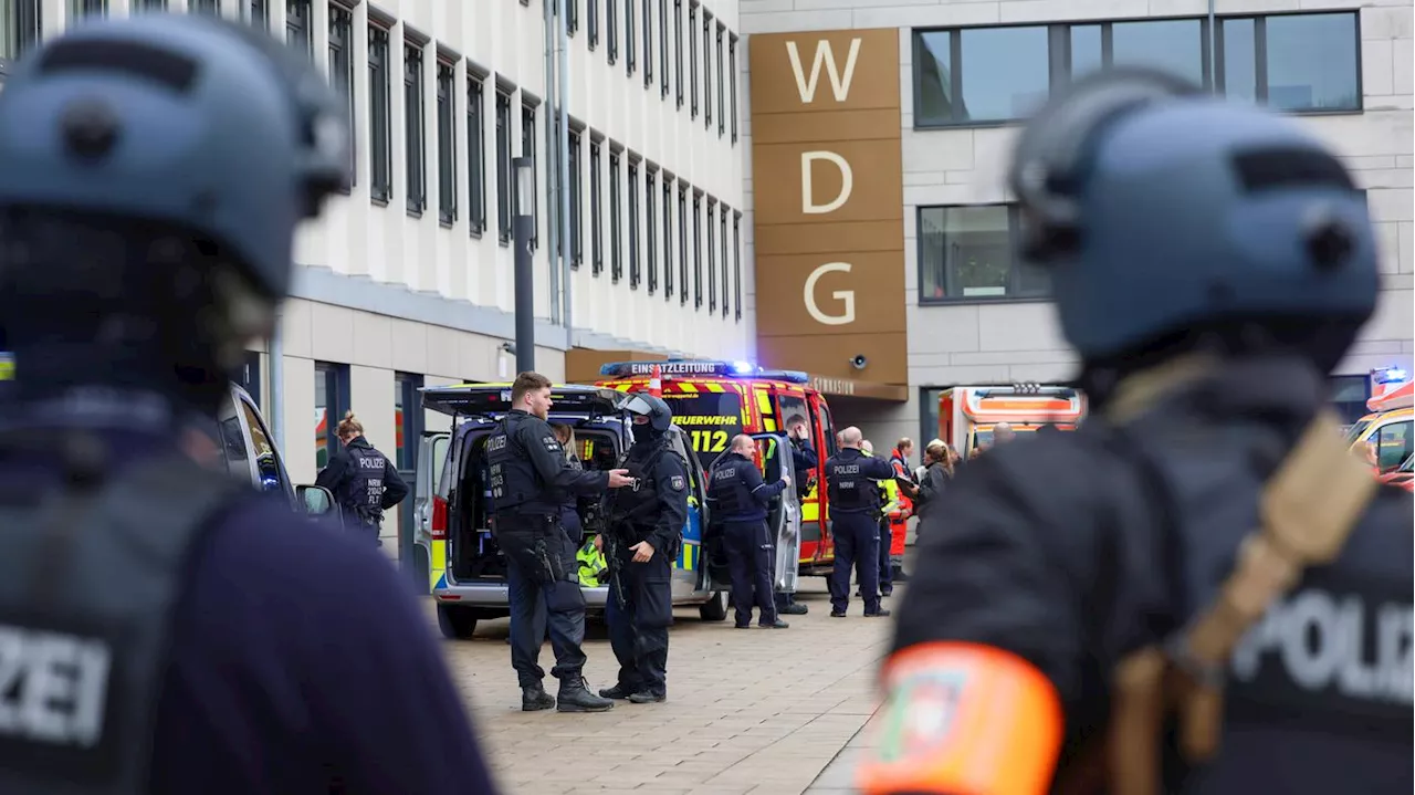 Nach Messerangriff an Wuppertaler Gymnasium: Polizei geht von Amoklauf aus – Tatverdächtiger soll psychisch krank sein