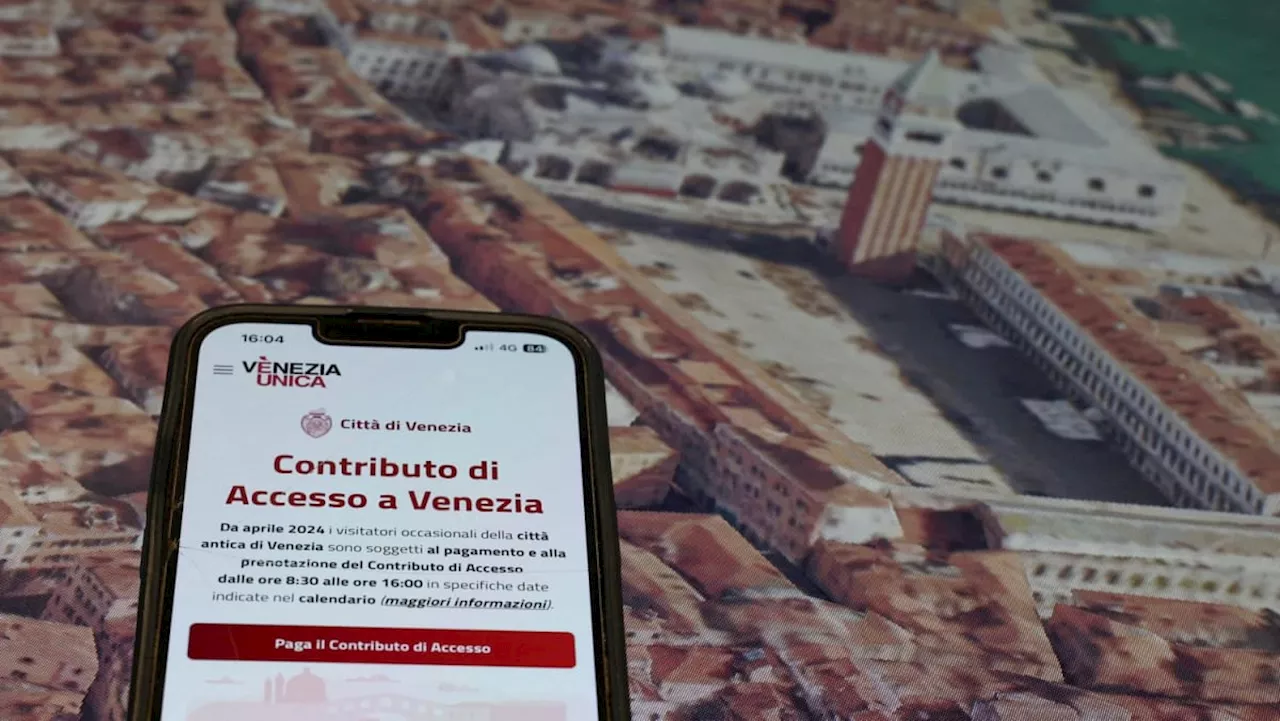 Overcrowded Venice introduces first payment charge for tourists