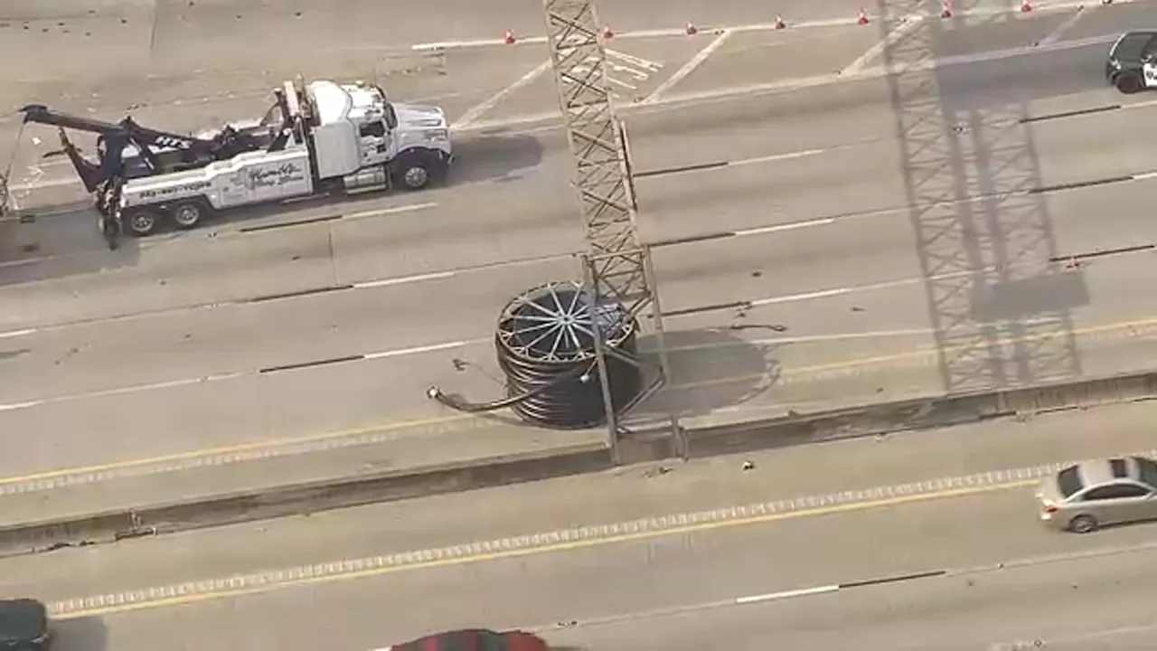 13 Alert Traffic: All WB mainlanes of I-10 East Freeway shut down due to lost spools