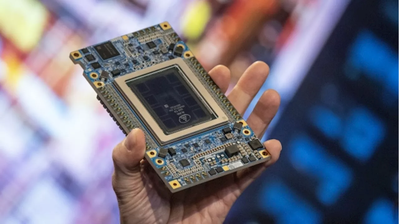 Apollo, KKR, Stonepeak Weigh Investing Billions in Intel Chip JV