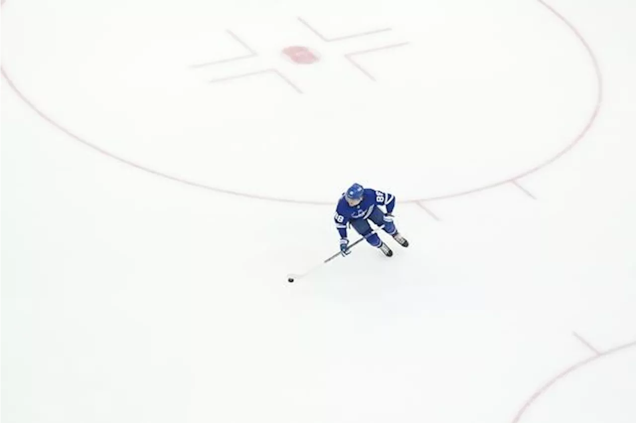 William Nylander practises with Leafs ahead of Game 4 against Bruins