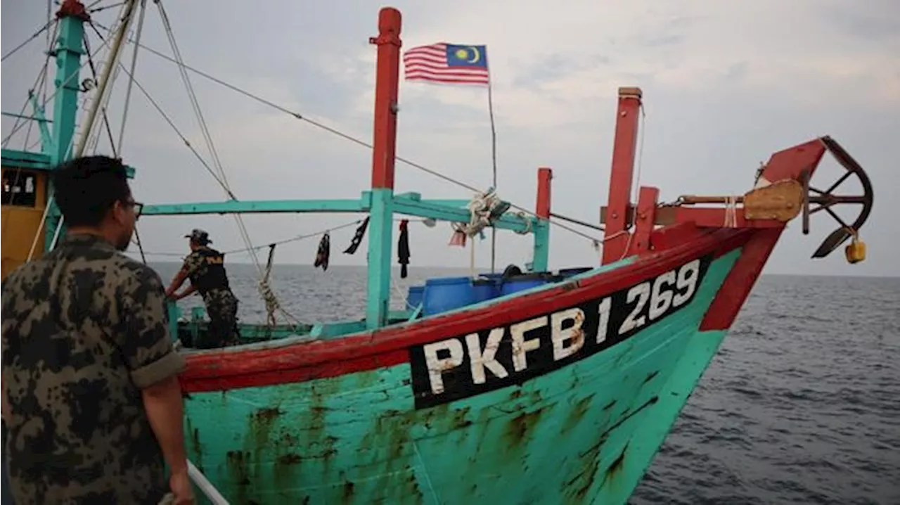 RI Tangkap Kapal Maling Ikan Malaysia di Selat Malaka