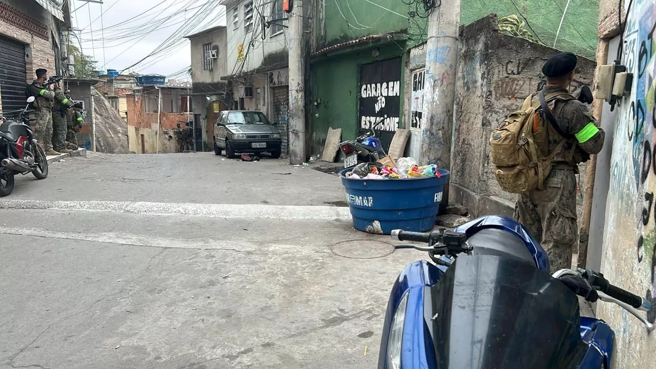 Em meio a tiroteios, polícia faz operação em comunidades da zona norte do Rio