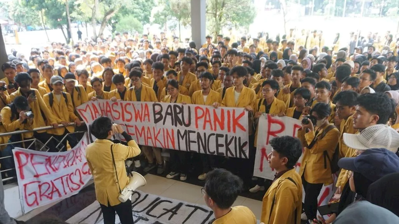 Ratusan Mahasiswa Unsoed Gelar Demonstrasi Tolak Kenaikan UKT