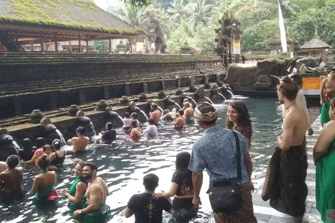 Mengenal Melukat, Ritual Pembersihan Diri di Bali yang Jadi Salah Satu Agenda Acara Internasional WWF