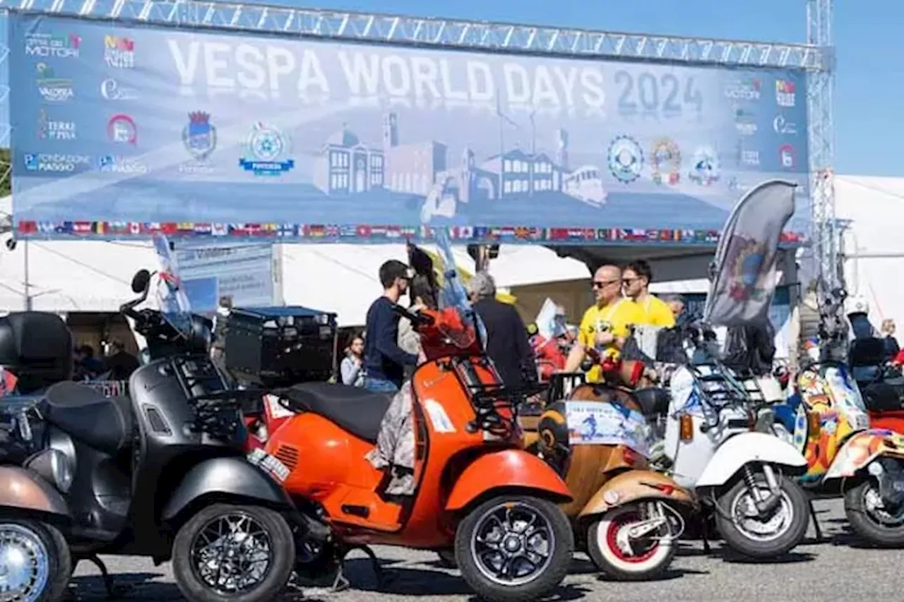 Vespa World Days 2024 Pecahkan Rekor Pertemukan 30 Ribu Orang Penghobi Skuter Italia