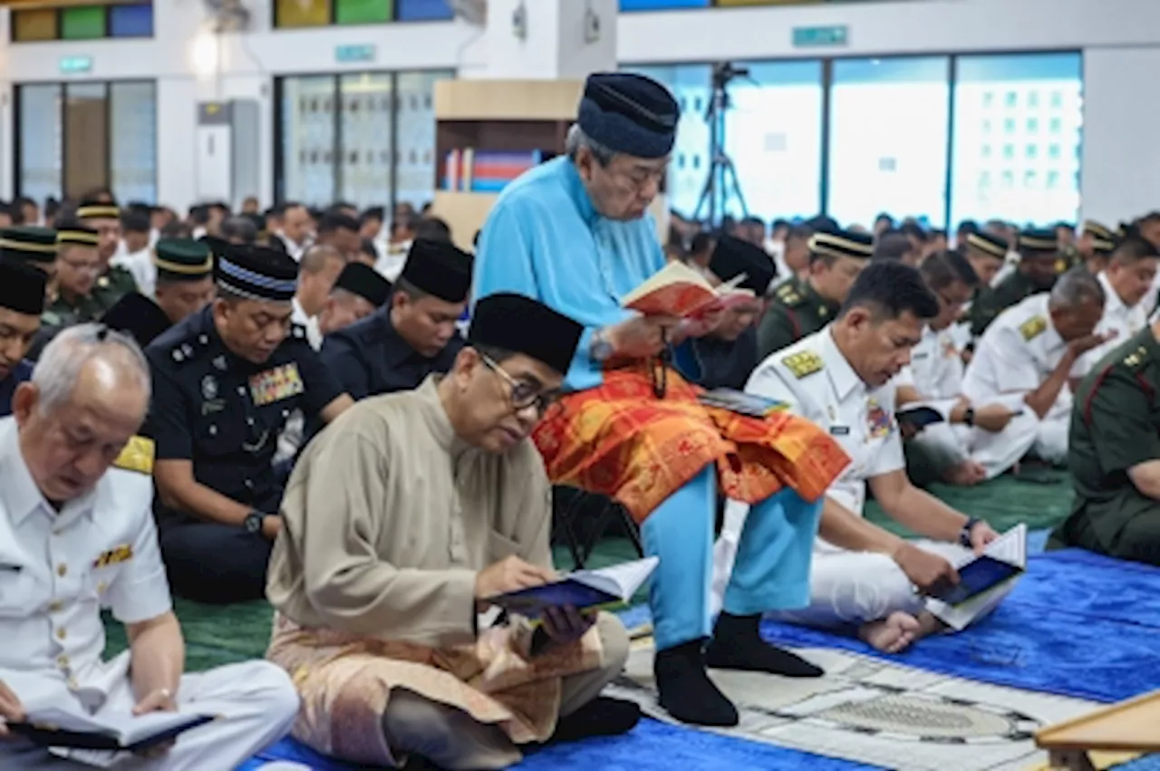 Selangor Sultan attends religious ceremony at Lumut Naval Base to commemorate victims of chopper crash