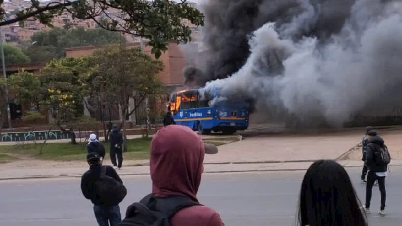 $15 millones ofrecen por el paradero de los encapuchados que vandalizaron el bus del SITP