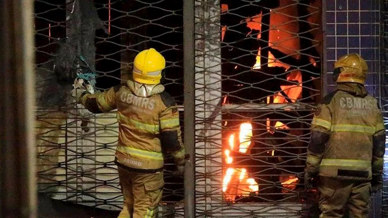 Impresionante incendio en Porto Alegre: hay al menos 10 muertos y varios desaparecidos