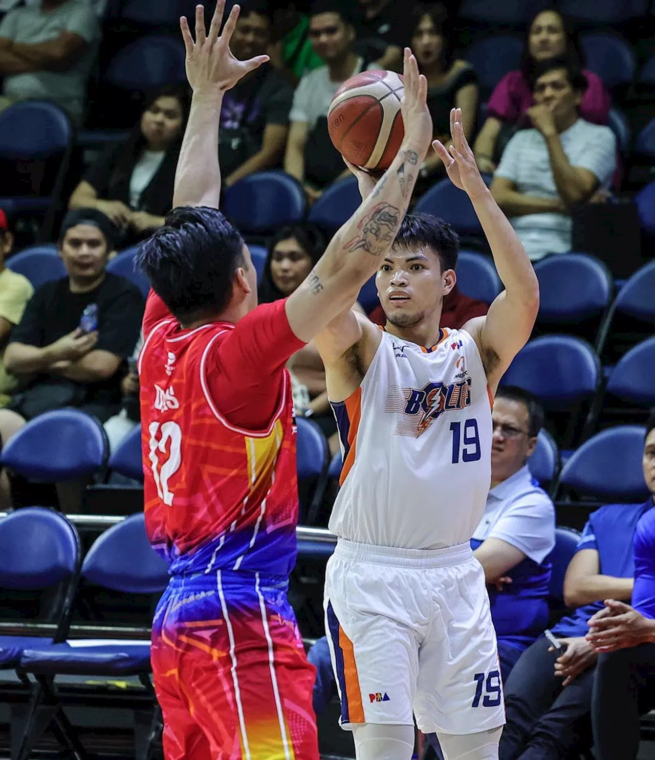 Bolts keep quarterfinal hopes alive