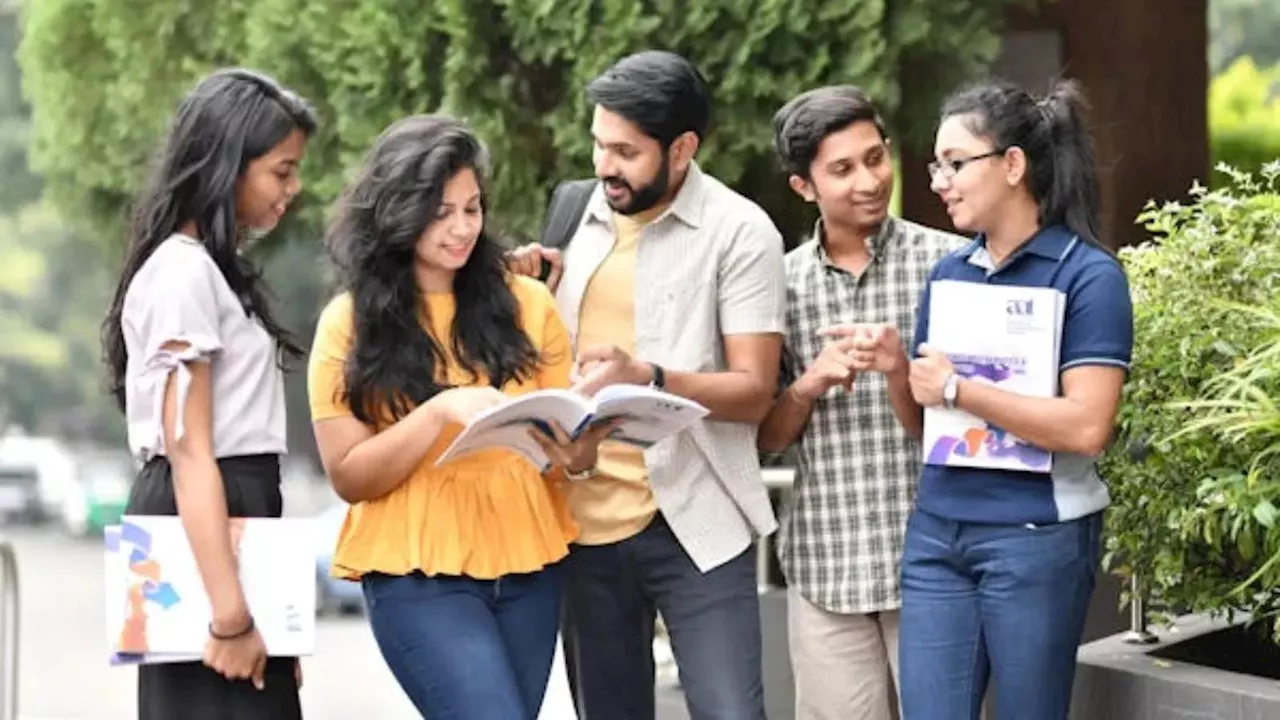 JEE Advanced 2024: इस बार टफ होगा कंपीटिशन, देखिए जेईई एडवांस्ड कटऑफ, IIT सीटों की डिटेल