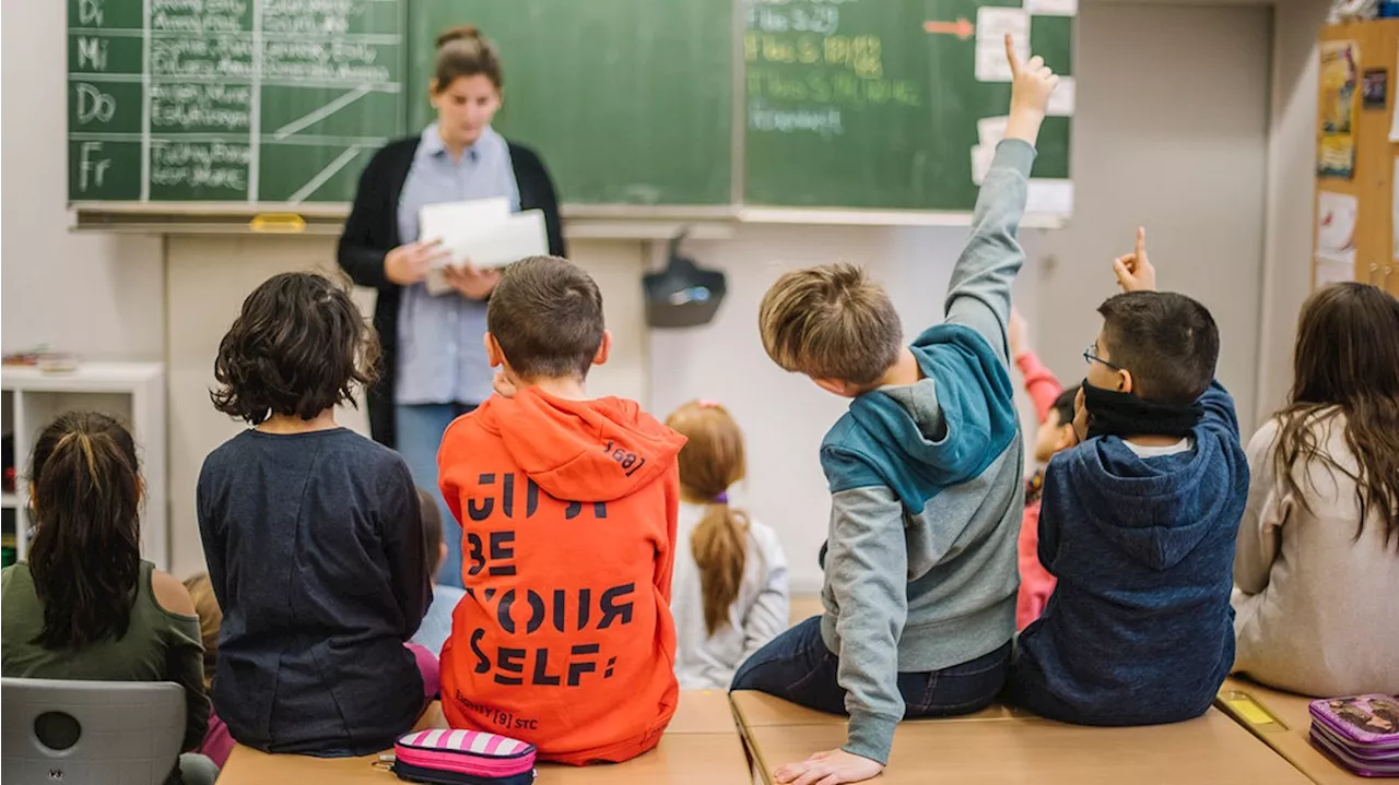 Niedersachsen will Schulleiter kleiner Schulen besser bezahlen