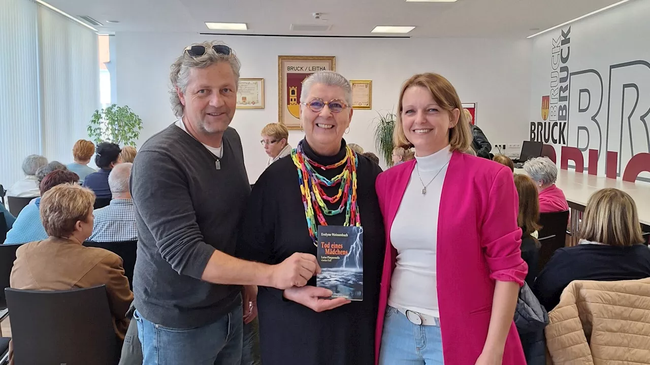 Weidener Krimiautorin Evelyne Weissenbach las im Brucker Rathaus