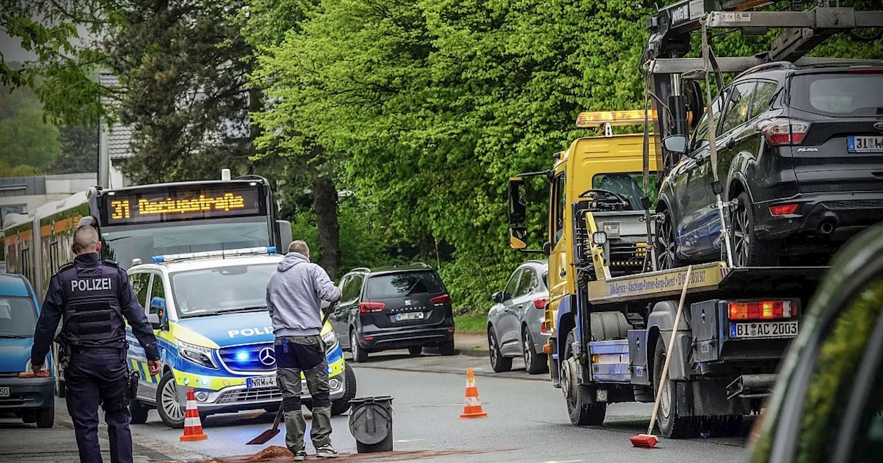 Schwerer Unfall in Bielefeld: Fahrerin bewusstlos, Riesen-Sachschaden