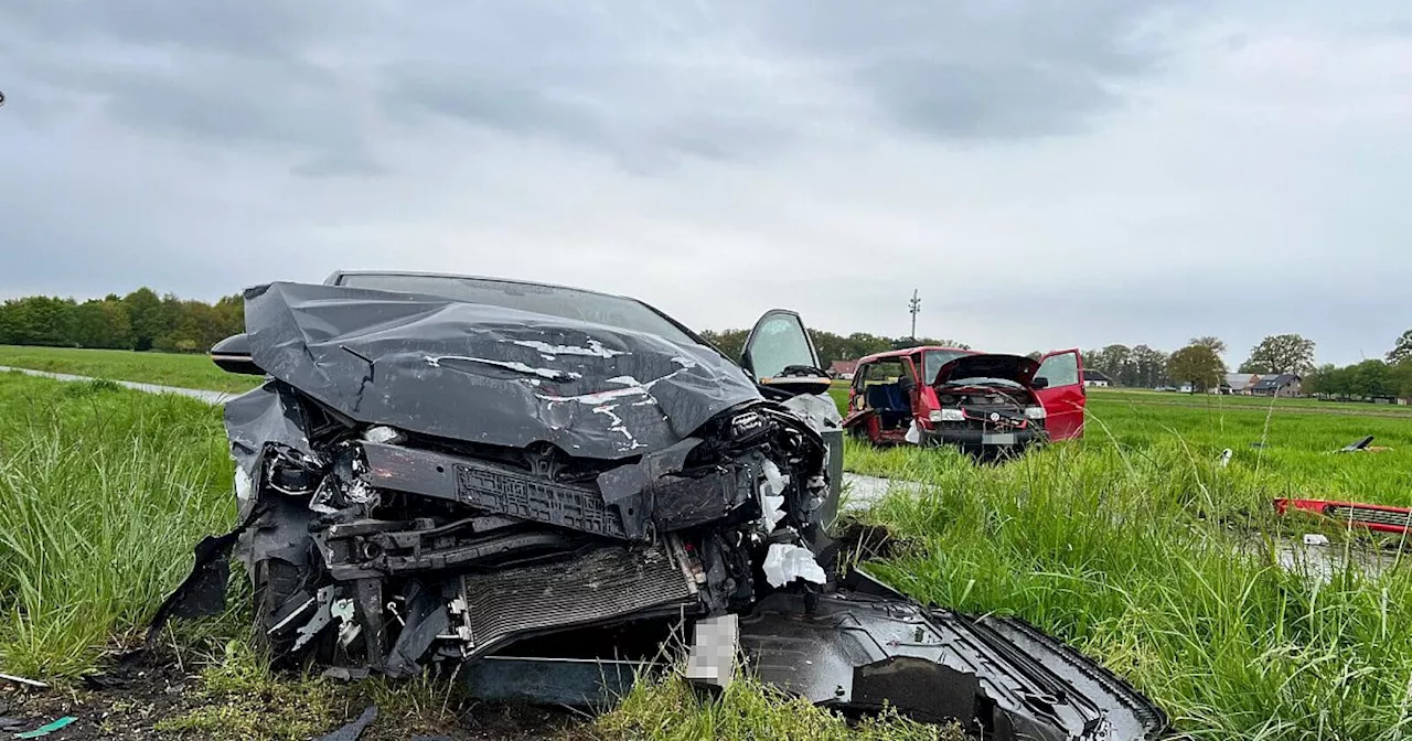 Zwei Personen in Lebensgefahr und mehrere Schwerverletzte nach Unfall in Petershagen