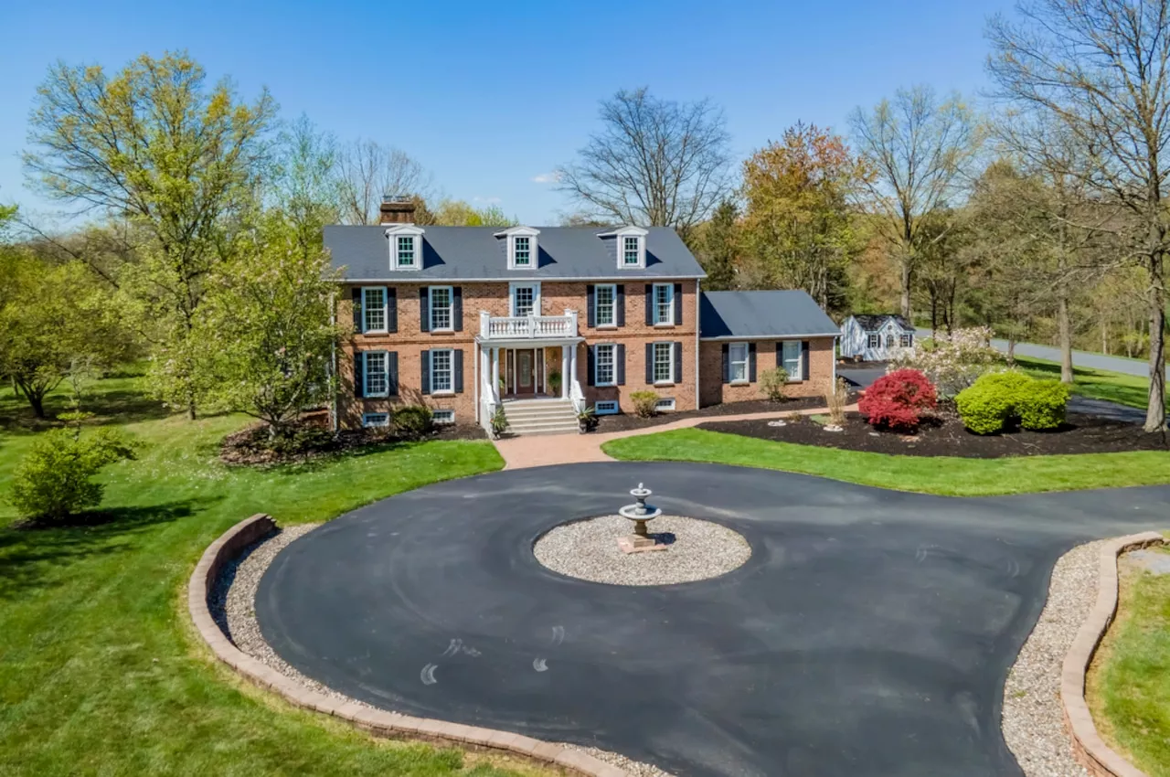 4-bedroom home boasts ‘exquisite details,’ tennis court for $969K: Cool Spaces