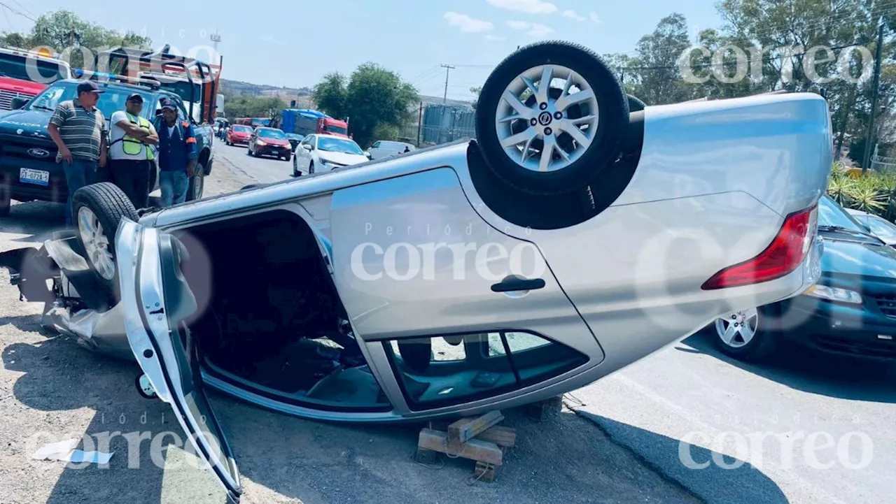 Volcadura en la Guanajuato-Silao causa daños materiales, sin dejar lesionados