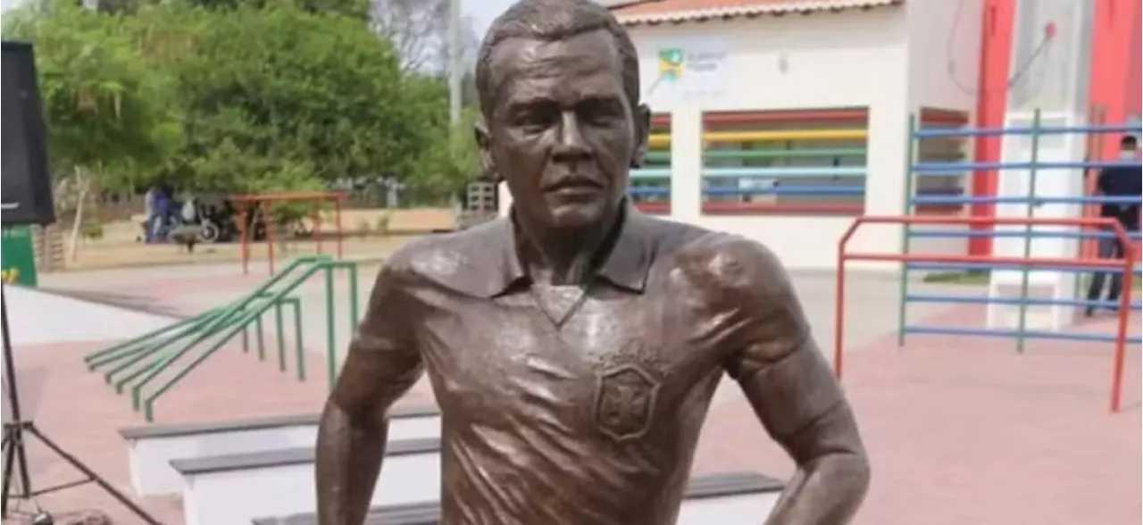 Prefeitura de Juazeiro deve retirar estátua de Daniel Alves