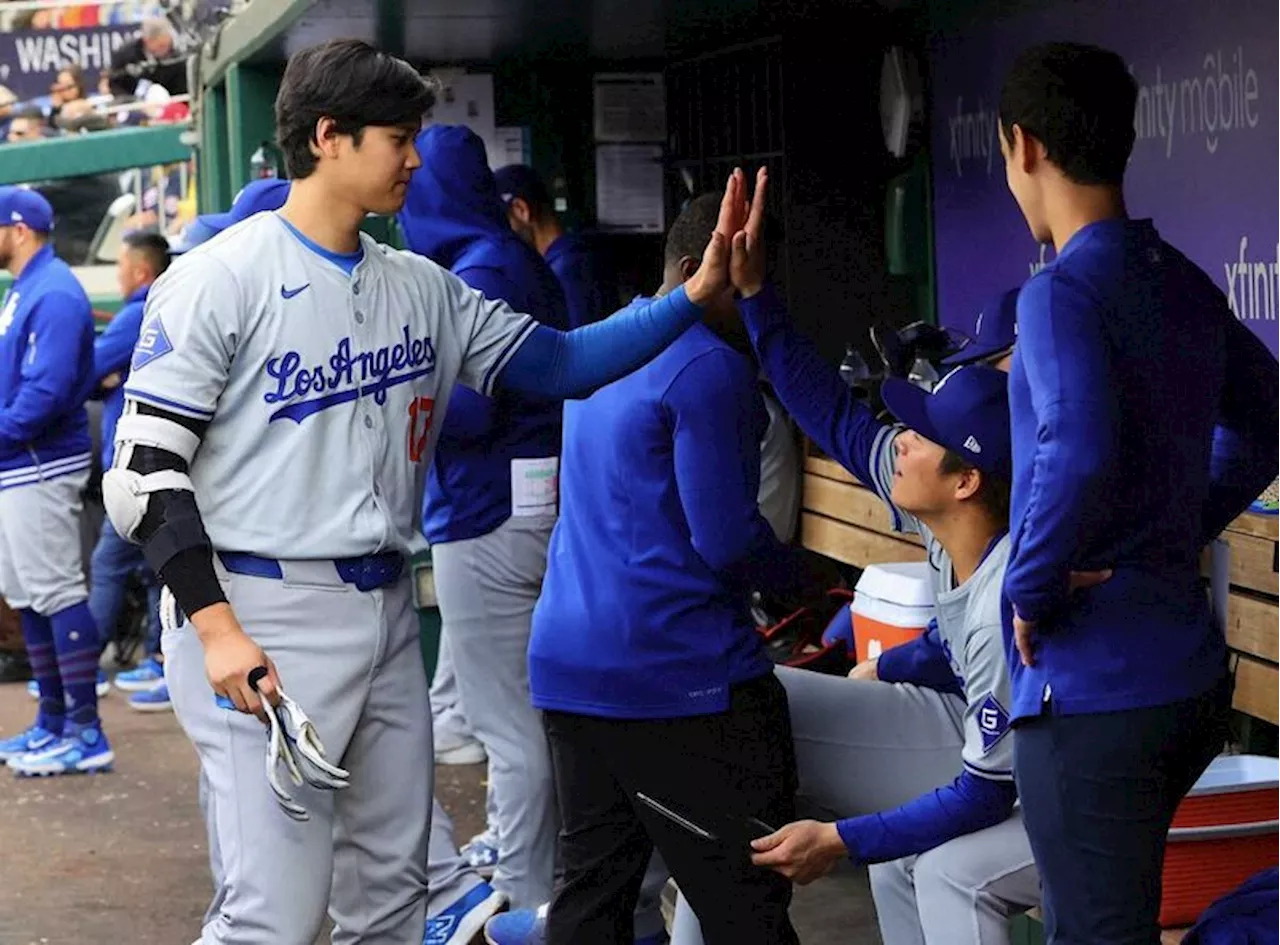 ドジャース山本由伸 6回無失点で2勝目 大谷もハイタッチで祝福!強烈投手返しキャッチで敵地も拍手喝采（2024年4月26日）｜BIGLOBEニュース